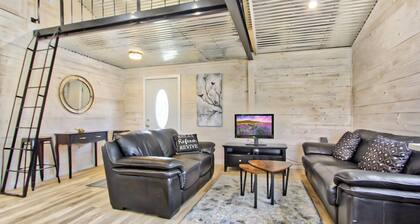 Blue Jay Getaway - Walking Distance to Downtown Blanco!