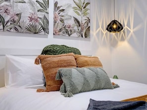 3 bedrooms, desk, iron/ironing board, free WiFi