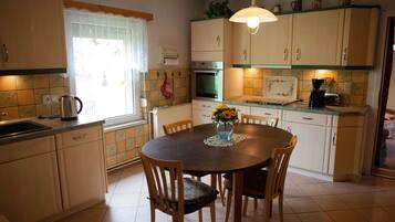 Refrigerador, horno, parrilla de estufa y lavavajillas