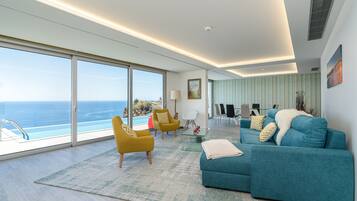 Luxury Villa, Accessible, Private Bathroom | Lounge