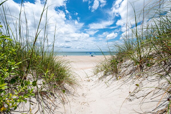 Beach nearby, sun-loungers, beach towels