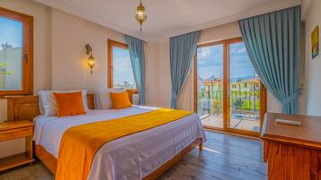 5 bedrooms, premium bedding, free WiFi, bed sheets