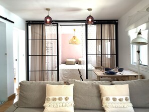 1 dormitorio, tabla de planchar con plancha, wifi gratis y ropa de cama