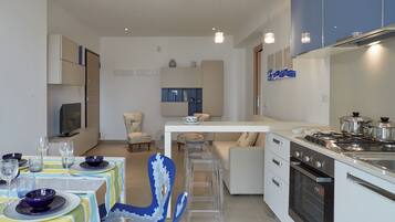 Fridge, oven, stovetop, dishwasher