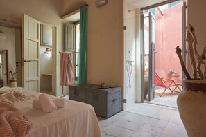 2 bedrooms, iron/ironing board, free WiFi
