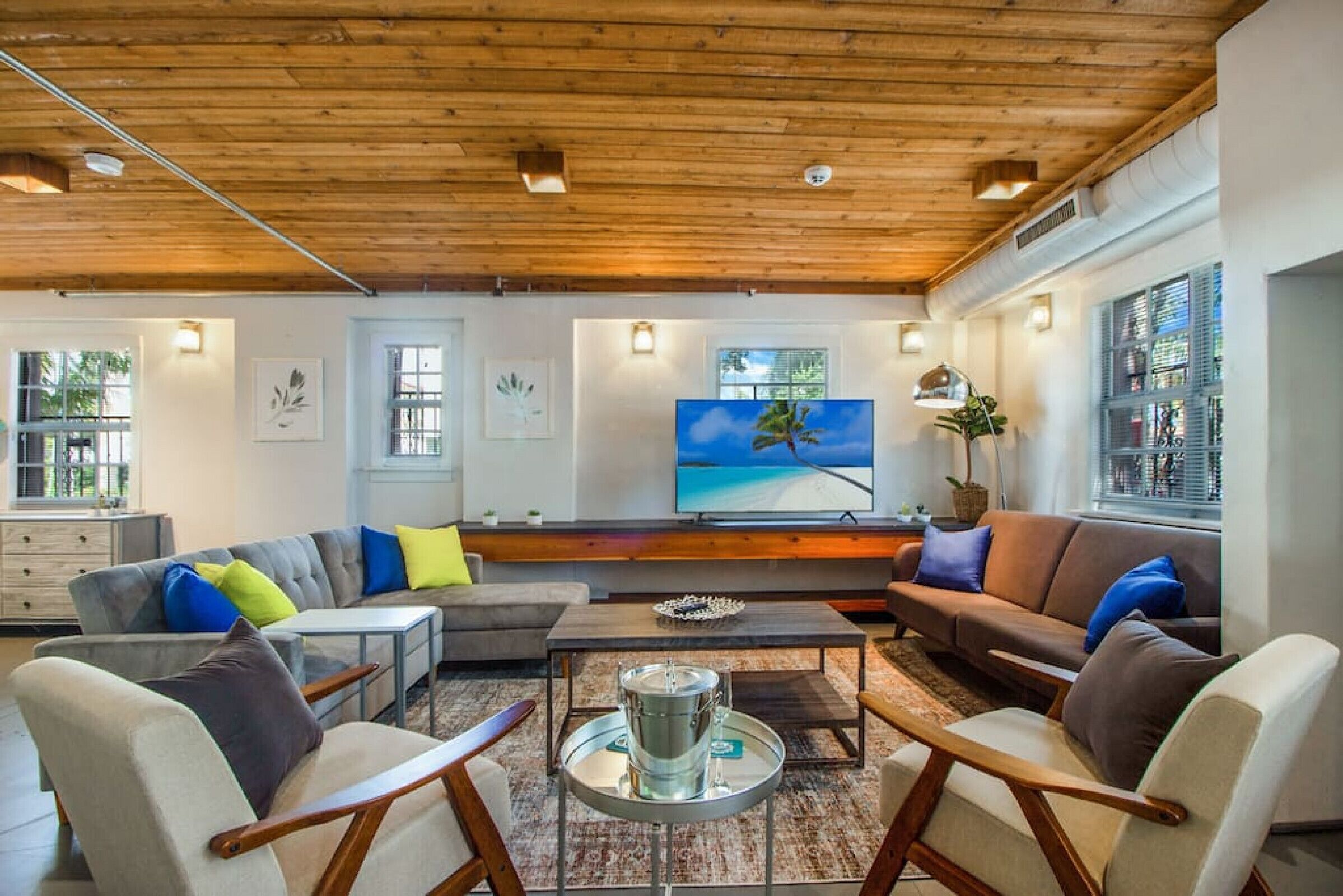 Unit 1- 2 story loft sleeps 4 steps from the beach