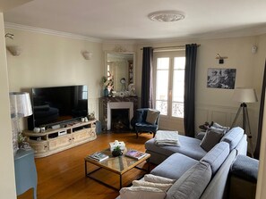 Smart TV, DVD player, stereo - Belle Maison Familiale de 169 m² Avec Jardin aux Portes de Paris (chatillon)