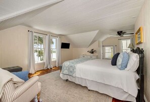 3 bedrooms, desk, iron/ironing board, WiFi