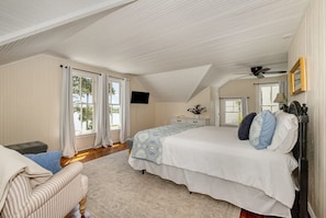 3 bedrooms, desk, iron/ironing board, WiFi