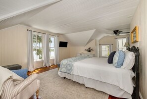 Desk, iron/ironing board, WiFi, bed sheets