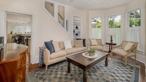 Unclassified image, 5 of 40, button - Stunning River Views - Historic 3br Walk Dntn (Melbourne)