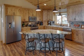 ثل�اجة، ميكروويف، فرن، موقد طهي مسطح