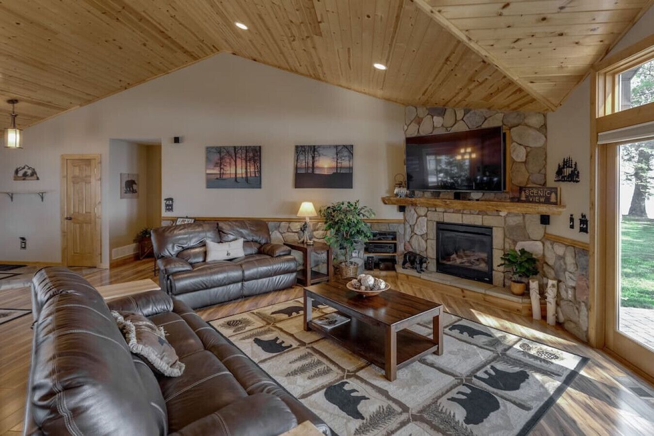 智能电视、壁炉、DVD 播放器、乒乓球