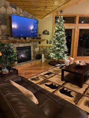 تلفزيون ذكي، مدفأة، مشغل دي في دي، تنس طاولة