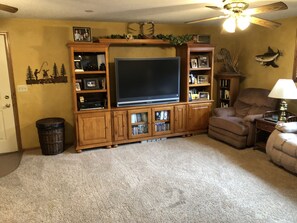 Smart TV, fireplace, ping pong, offices - Spacious home, large deck with beautiful views in the heart of the Black Hills  (Rapid City)