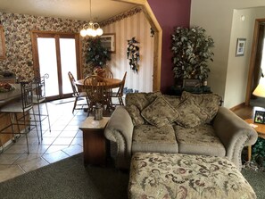 Smart TV, fireplace, ping pong, offices - Spacious home, large deck with beautiful views in the heart of the Black Hills  (Rapid City)