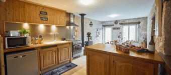 Gite Abricosy du Jura: Holiday home for 6 people between Arbois and Salins les B