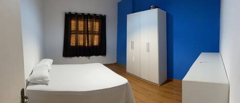 3 makuuhuonetta, silitysrauta/-lauta, ilmainen Wi-Fi, vuodevaatteet