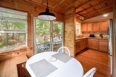 Rustic Private Cottage w/ 4 Bedrooms + Close to
