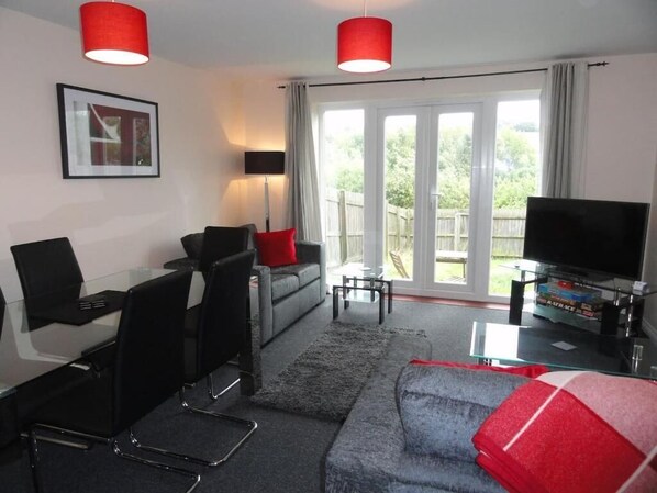 House | Living room | 45-inch LED TV with satellite channels, TV