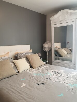 4 chambres, bureau, fer et planche à repasser, Wi-Fi gratuit