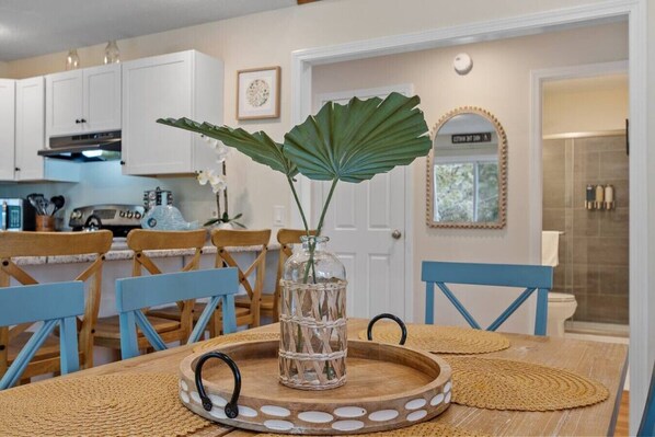 Dining - North Conway 5 Bedroom 3 Bathroom 3 Living Rooms close to Downtown (Conway)