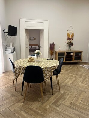 Dining - Sciò apartment-centro storico- (Napoli)