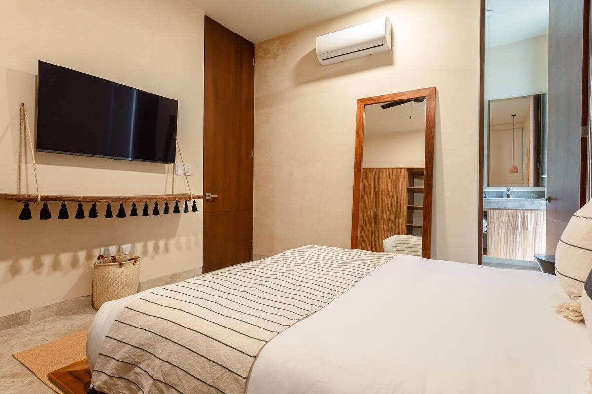 Premium bedding, down duvets, in-room safe, blackout curtains