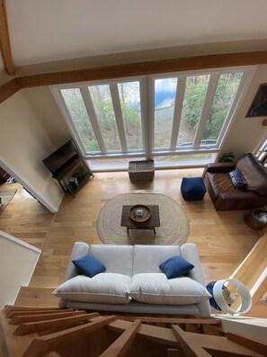 Smart TV, video games, ping pong, books - Connestee Falls Lake Front with Hot Tub, Family Friendly, Mountain living! (Brevard)