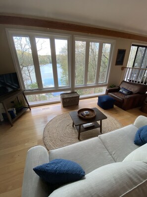 Smart TV, video games, ping pong, books - Connestee Falls Lake Front with Hot Tub, Family Friendly, Mountain living! (Brevard)