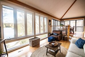 Smart TV, video games, ping pong, books - Connestee Falls Lake Front with Hot Tub, Family Friendly, Mountain living! (Brevard)