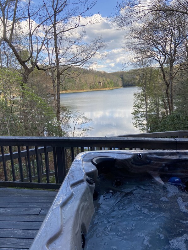 Outdoor spa tub - Connestee Falls Lake Front with Hot Tub, Family Friendly, Mountain living! (Brevard)