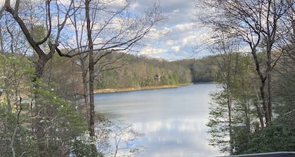 Connestee Falls Lake Front with Hot Tub, Family Friendly, Mountain living!