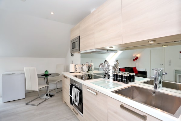 Comfort Apartment (1 Bedroom) | Private kitchen