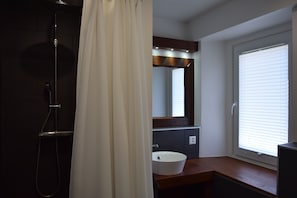 Shower, hair dryer, towels, toilet paper