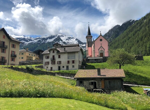 Exterior - Newly renovated comfort in a rustic mountain farmhouse on the Tour du Mont Blanc (Trient)