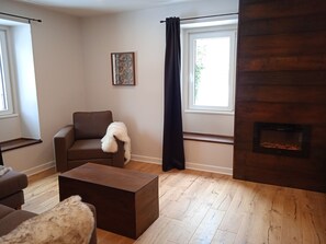 Fireplace - Newly renovated comfort in a rustic mountain farmhouse on the Tour du Mont Blanc (Trient)