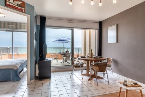 La Digue - Appartement et terrasse vue mer - accès direct à la plage