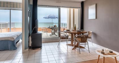 La Digue - Appartement et terrasse vue mer - accès direct à la plage