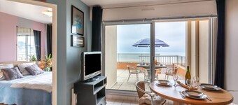La Digue - Appartement et terrasse vue mer - accès direct à la plage