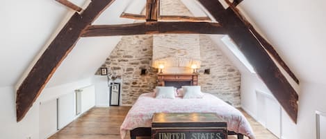 4 Schlafzimmer, Schreibtisch, BĂŒgeleisen/BĂŒgelbrett, kostenloses WLAN