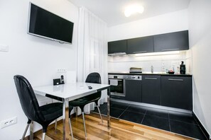 Réfrigérateur, four, lave-vaisselle