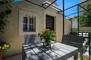 Outdoor dining - Superior Studio with Terrace 902 Vijugasta Street 15 (Split)