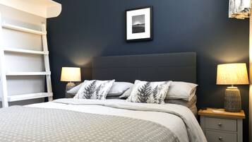 House, 2 Queen Beds | 2 bedrooms, iron/ironing board, free WiFi, bed sheets