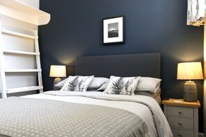 House, 2 Queen Beds | 2 bedrooms, iron/ironing board, free WiFi, bed sheets - Wee Bunker - Central Location (North Berwick)