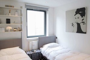 Apartamento básico, várias camas | 2 quartos, ferros/tábuas de passar roupa, roupa de cama