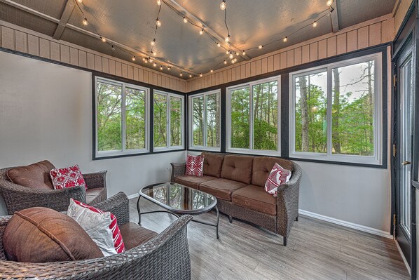 Smart-TV, Kamin, Arbeitsbereiche