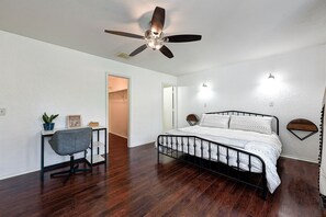 2 bedrooms, desk, iron/ironing board, travel cot