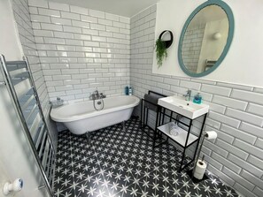 Combined shower/tub, hair dryer, towels, soap