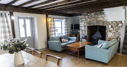 Inglenook Cottage near Porthcawl Town and Beaches